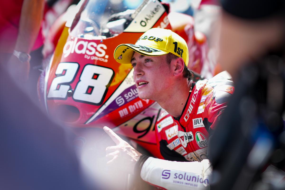 Moto Izan Guevara Vince A Phillip Island E Diventa Campione Del